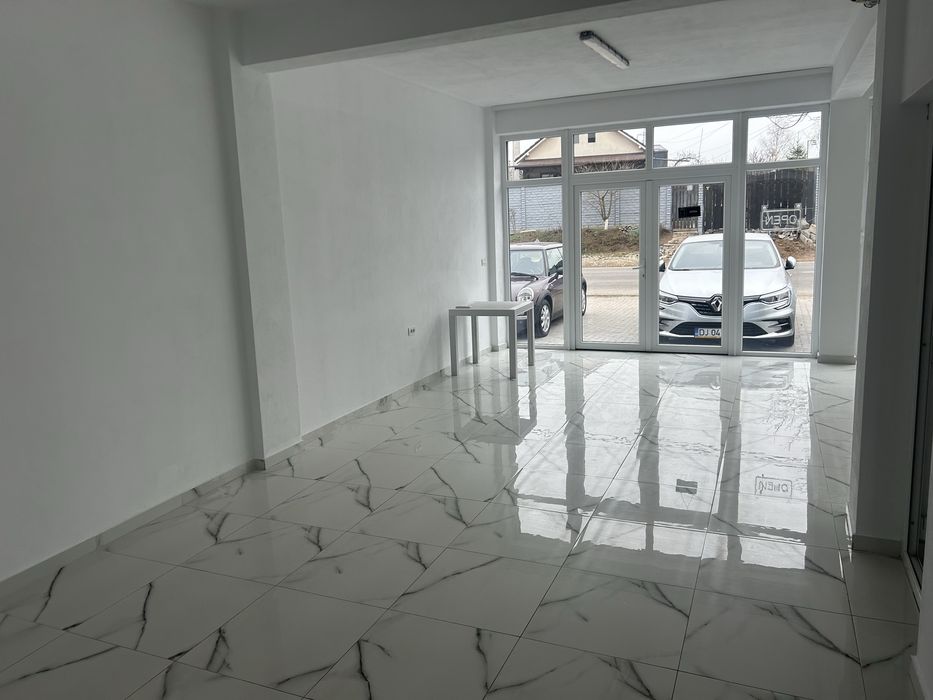 Inchiriez spatiu comercial Albesti situat la drumul national!
