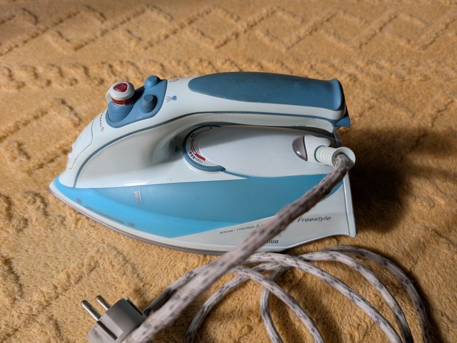 Ютия Браун, синя