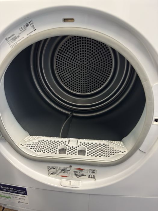 Uscător de rufe cu pompă de căldură Electrolux EDH3584PBW