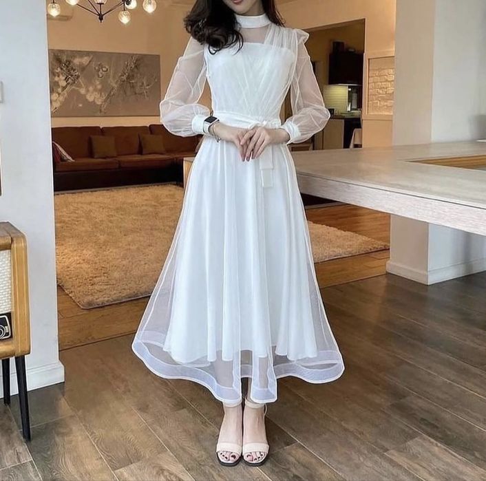 Белое вечернее платье