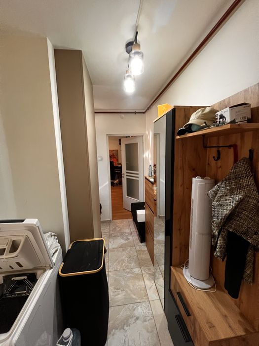 Proprietar Vand Apartament 2 camere 47 mp semidecomandat ,centrala Eroii revolutiei metrou la 100m.