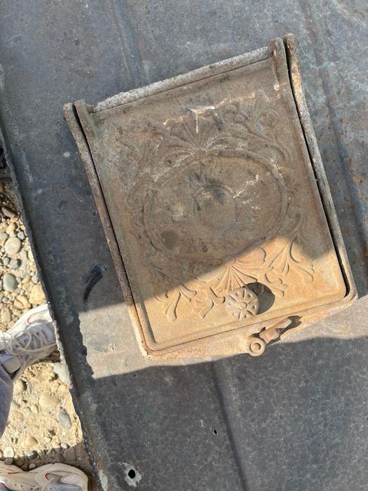 Дверь печи на твёрдом топливе