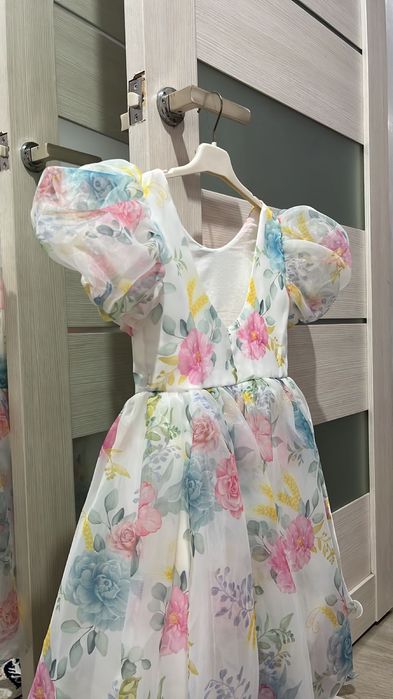 Продается детское платье 120-134