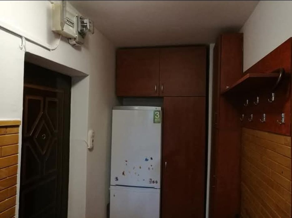 Închiriez apartament 3 camere, str Moldovei,  bl 28, et 3. (cart. Tudor)