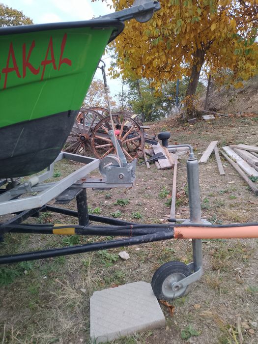 Лодка с колесар-регистриран