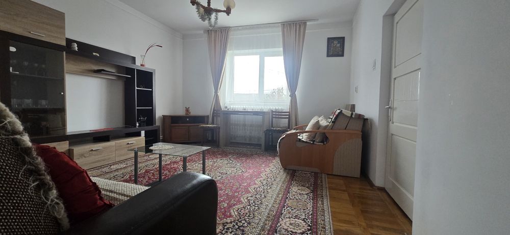 Închiriez Casa la 5 minute de UMF