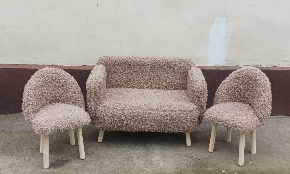 Комплект детской мебели. Стол и 2 стула