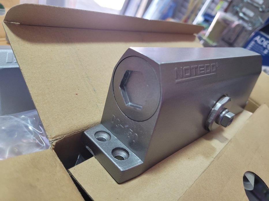 Продам довадчик для двери