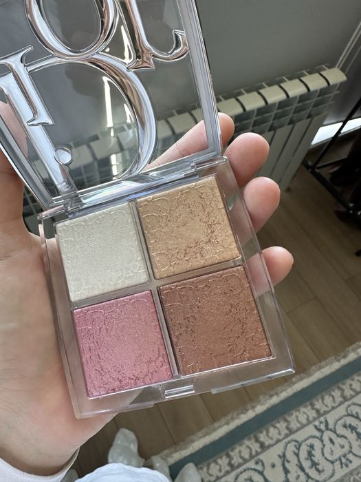 Хайлайтер Dior Bacstage glow face 001
