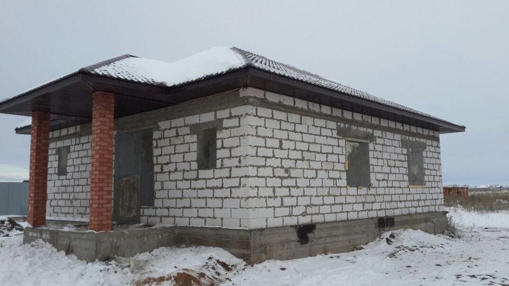 Продам участок с недостроеным домом