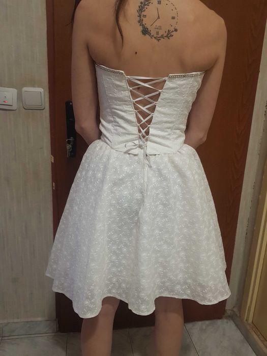 Бяла къса рокля по поръчка