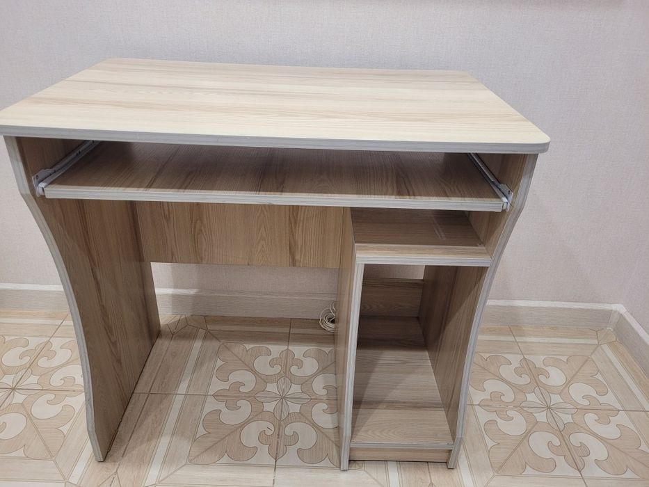 Продам компьютерный стол kazbelmebel