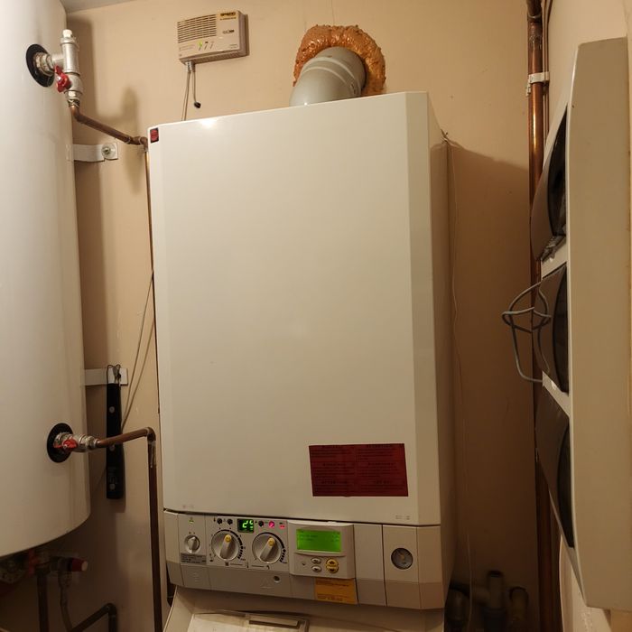 Centrala termica Junkers Bosh 42 kw condensatie, pompe Grundfos