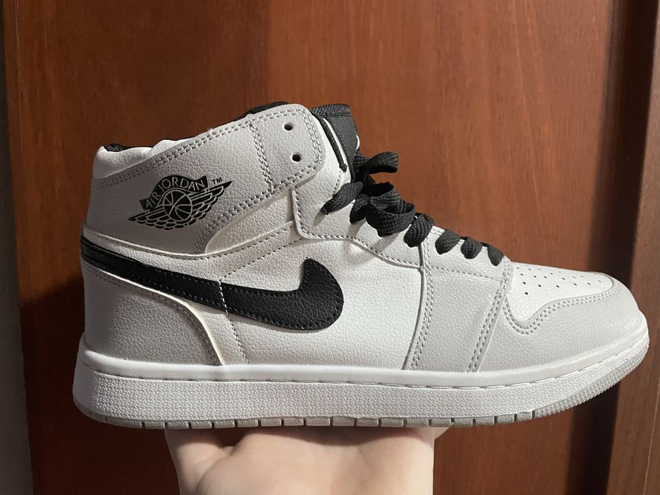 Продам кроссовки Jordan