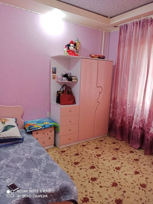 Продается 4 - х комнатная квартира.