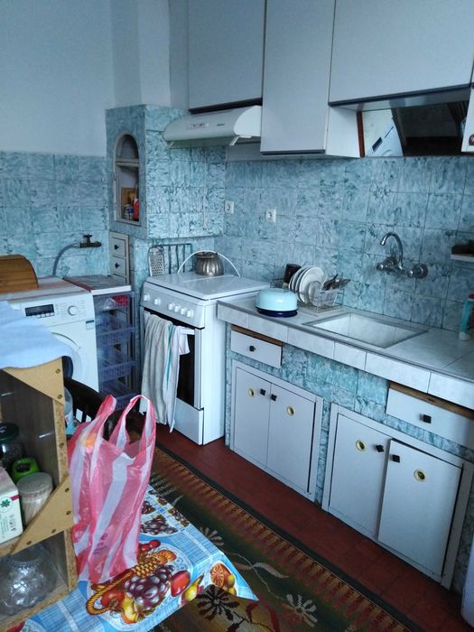 Продавам апартамент(тухла) 4+1 в района на Математическа гимназия- гр.Шумен.Възможност за гараж!