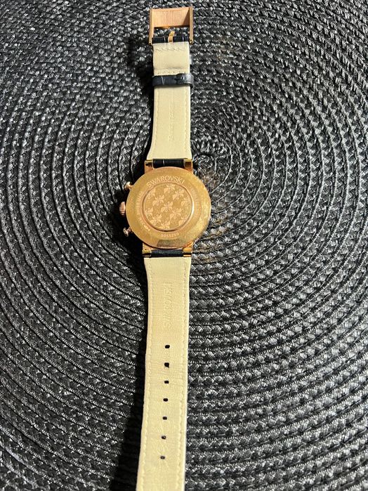 Часовник Swarovski