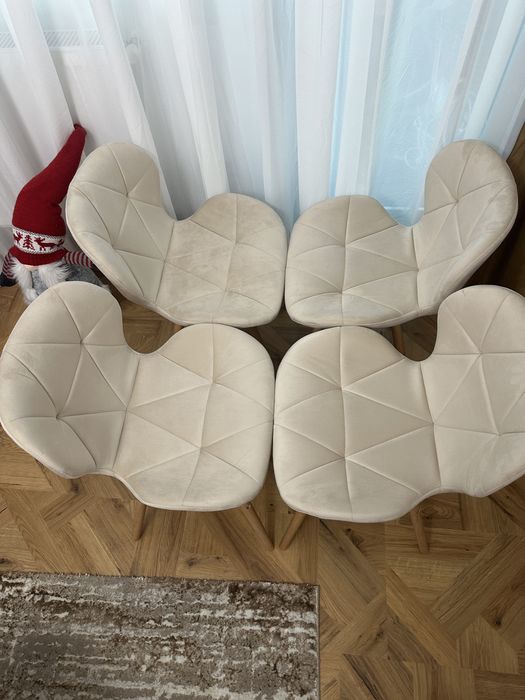 Patru Scaune tapitate