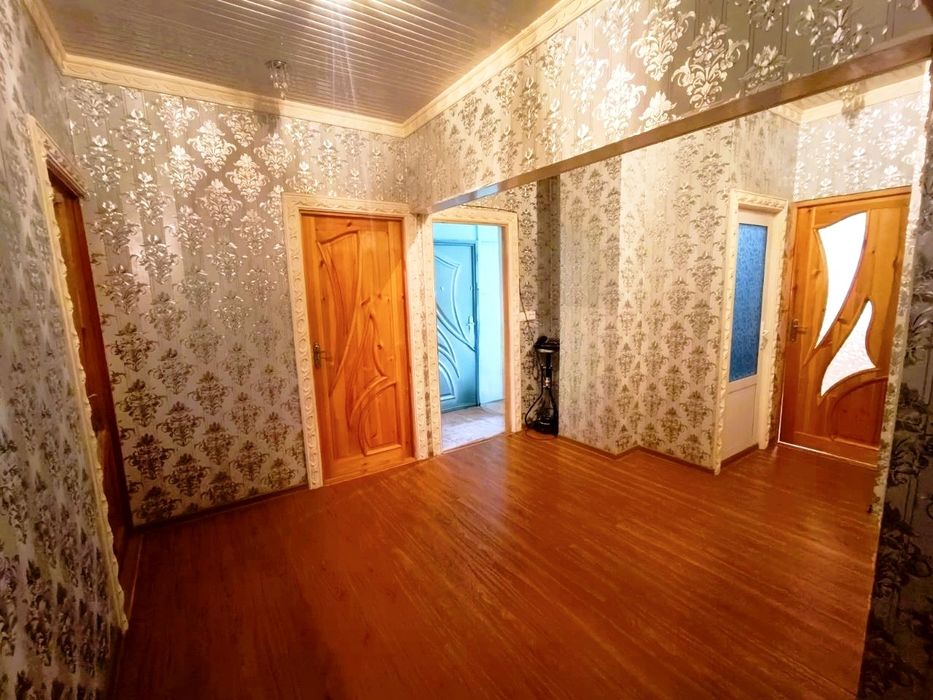 Продаётся квартира, 4-х комнатная, 2-этаж. Саттепо 42-дом