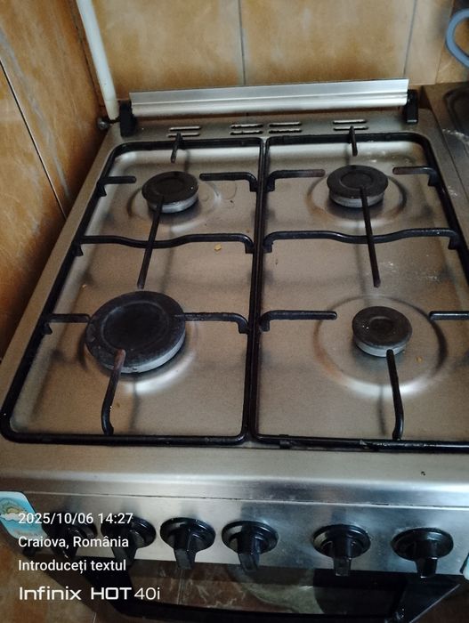 Aragaz cu cuptorBeko