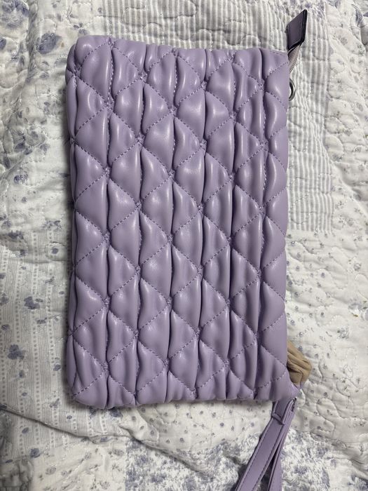 Продавам чанта, която закупих в грешен цвят