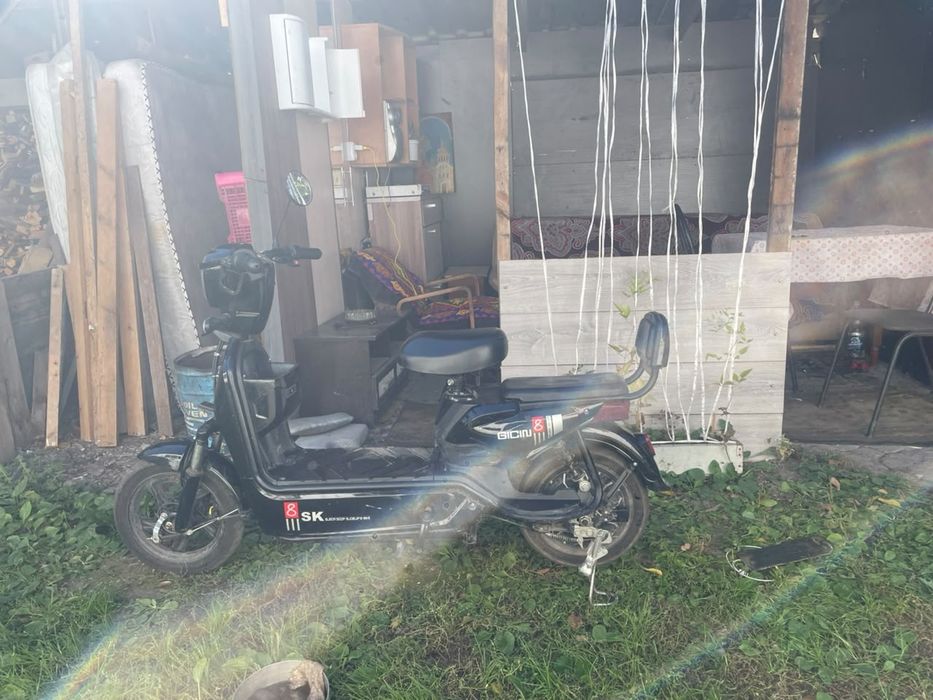 Продам скутер ск8