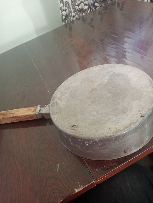 Продается сковорода чугунная