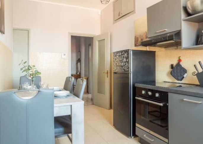 Дава се под наем Двустаен апартамент в Пловдив, Център - 65 кв.м за 219.3 € - Снимка #1