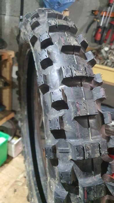 110 80 R18 Metzeler NOU