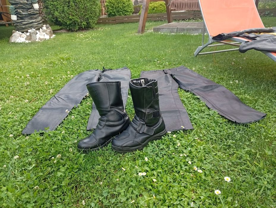 Vând echipament moto casca cizme geci pantaloni