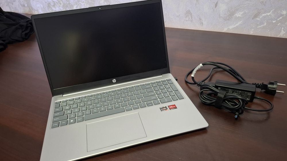 Hp ноутбук 1 ой ишлатилган срочна сотилади