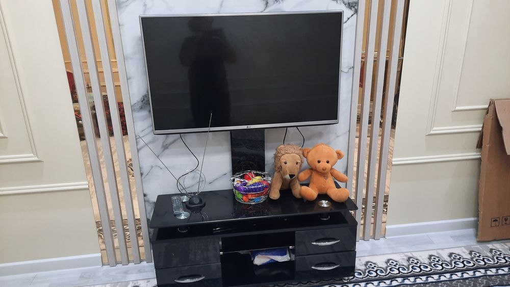 LG.   T V. 43.  Телвизор сотилади