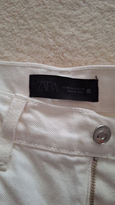 Дамски бели дънки на Zara