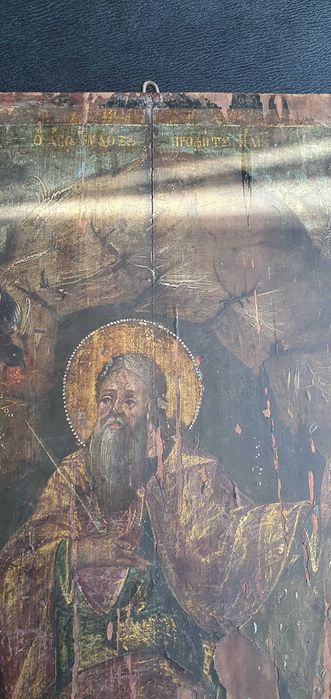 Icoana vechecu semificatie religioasa prezinta urme de uzura datorita timpului ideala pentru colectonari de obiecte vechi