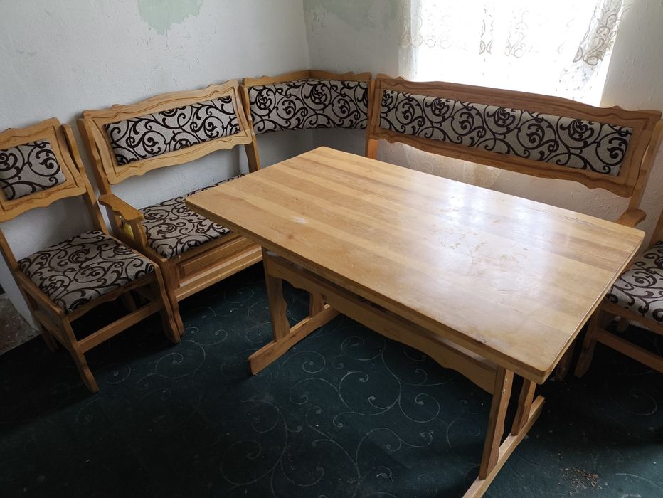 Кухонный уголок столи билан