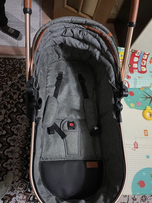 Продам коляску.В подарок идёт мишка