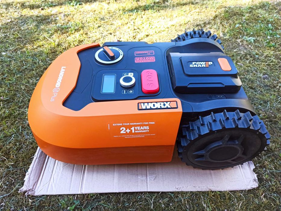 Robot tuns iarba Worx Landroid M 700.