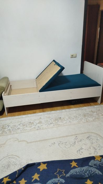 Кровать односпальные, б/у, почти новая