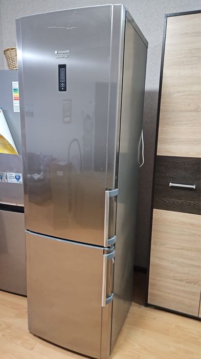 Холодильник Hotpoint Ariston серый 194см