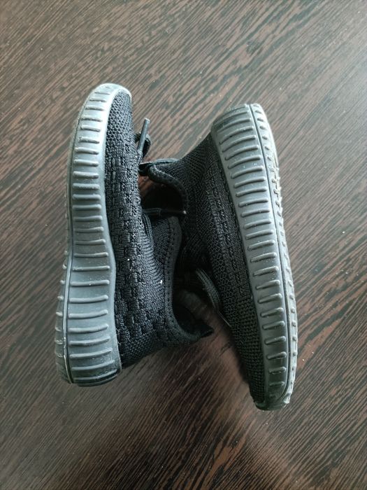 Продам кроссовки для мальчика