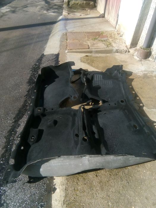 Продавам части от пежо 207-мокет, заден мост и стойка педали.