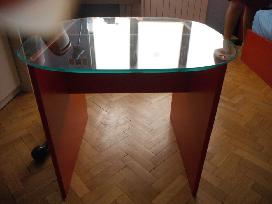 Маса с дебело темперирано стъкло