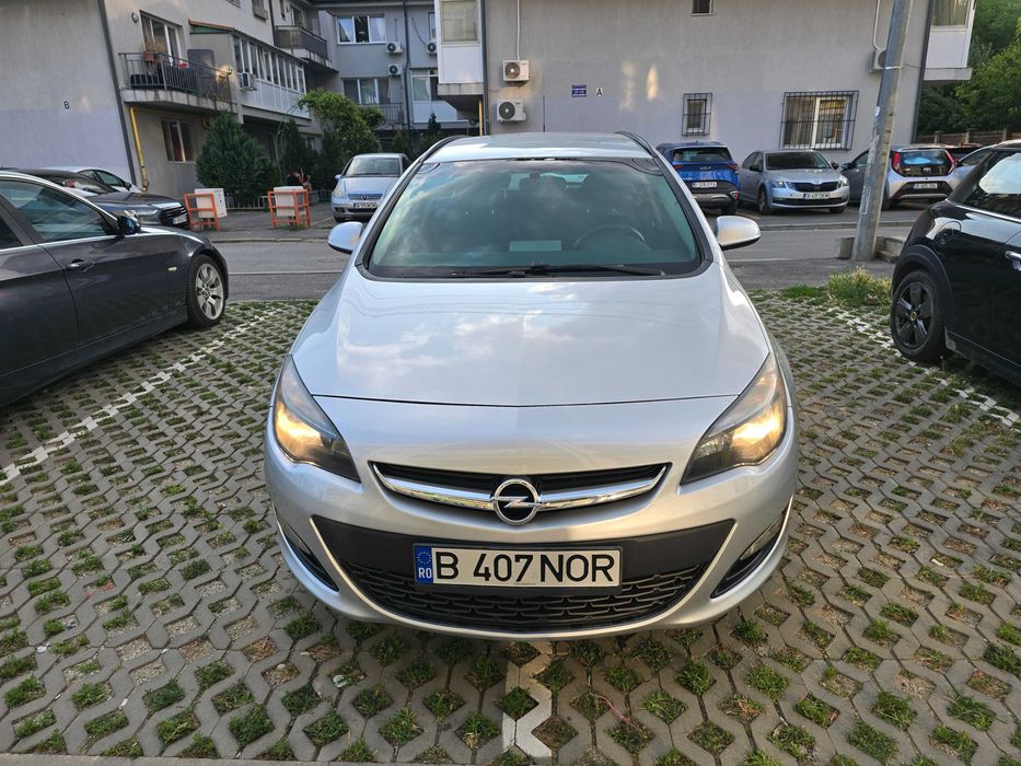 Opel Astra J Sports Tourer 2015 1.6 diesel  | Stare  buna |  2 seturi Anvelope + 2 seturi Jante Incluse | Carplay Android  |