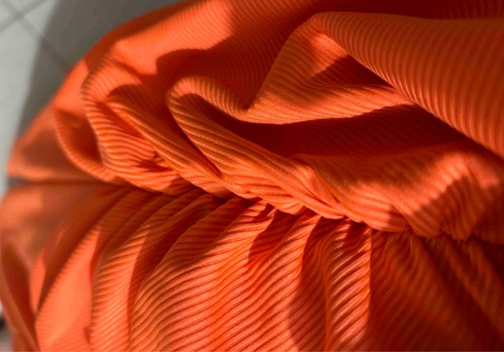 Оранжева рокля с презрамки