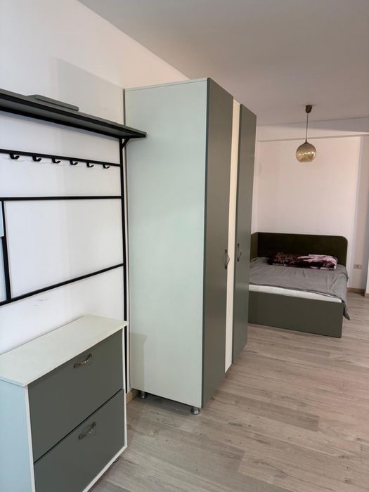 Inchiriez garsoniera 54 mp