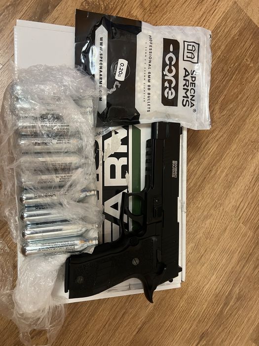 Pistol airsoft CO2