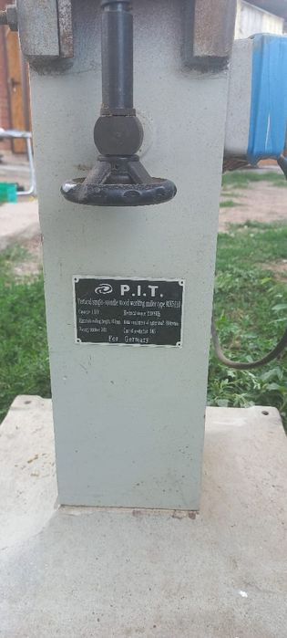 Фрезерный стационарный станок по дереву.