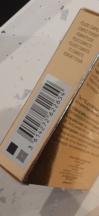 Суха пудра на марката Ives Saint Laurent