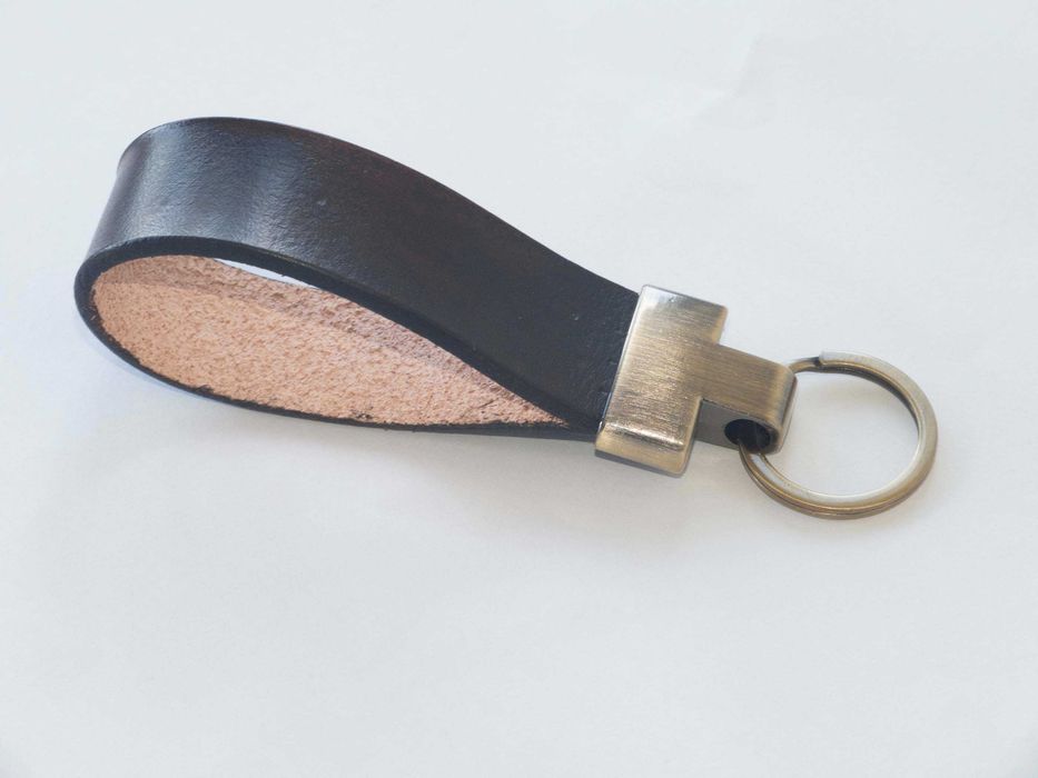 Ключодържател от естествена кожа, ръчна изработка