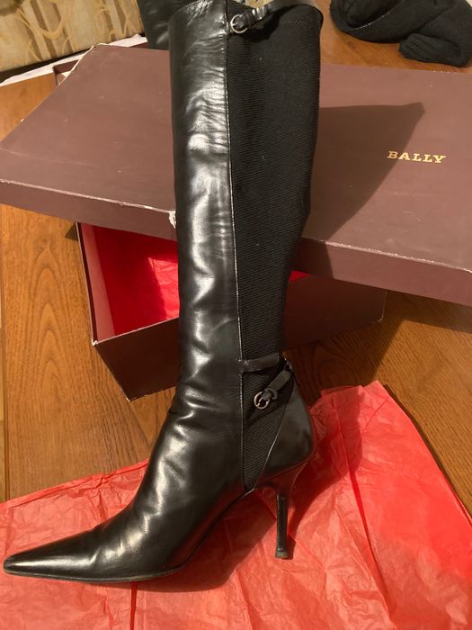 Продам сапоги Bally